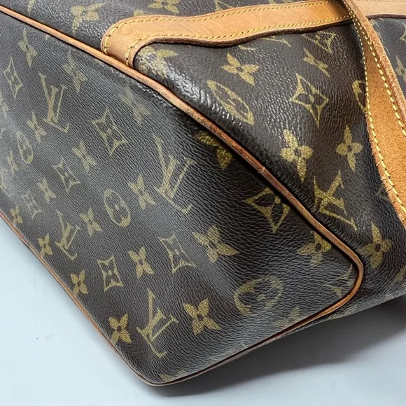 LOUIS VUITTON Monogram Canvas Sac
Shopping Tote - Picture 9 of 16